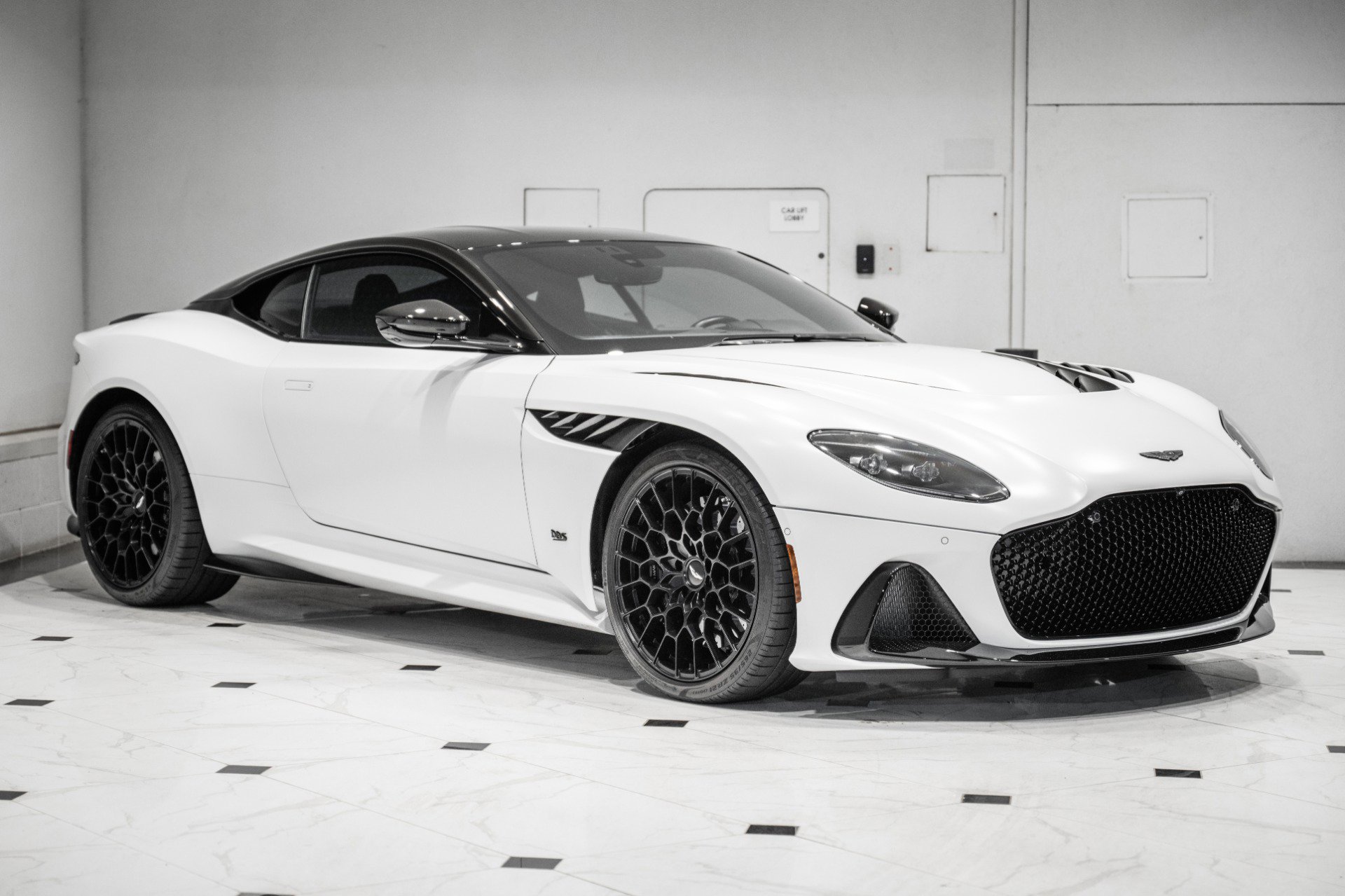 Used 2023 Aston Martin DBS Coupe RWD image 1