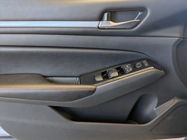 Used 2025 Nissan Altima 2.5 SR FWD image 10