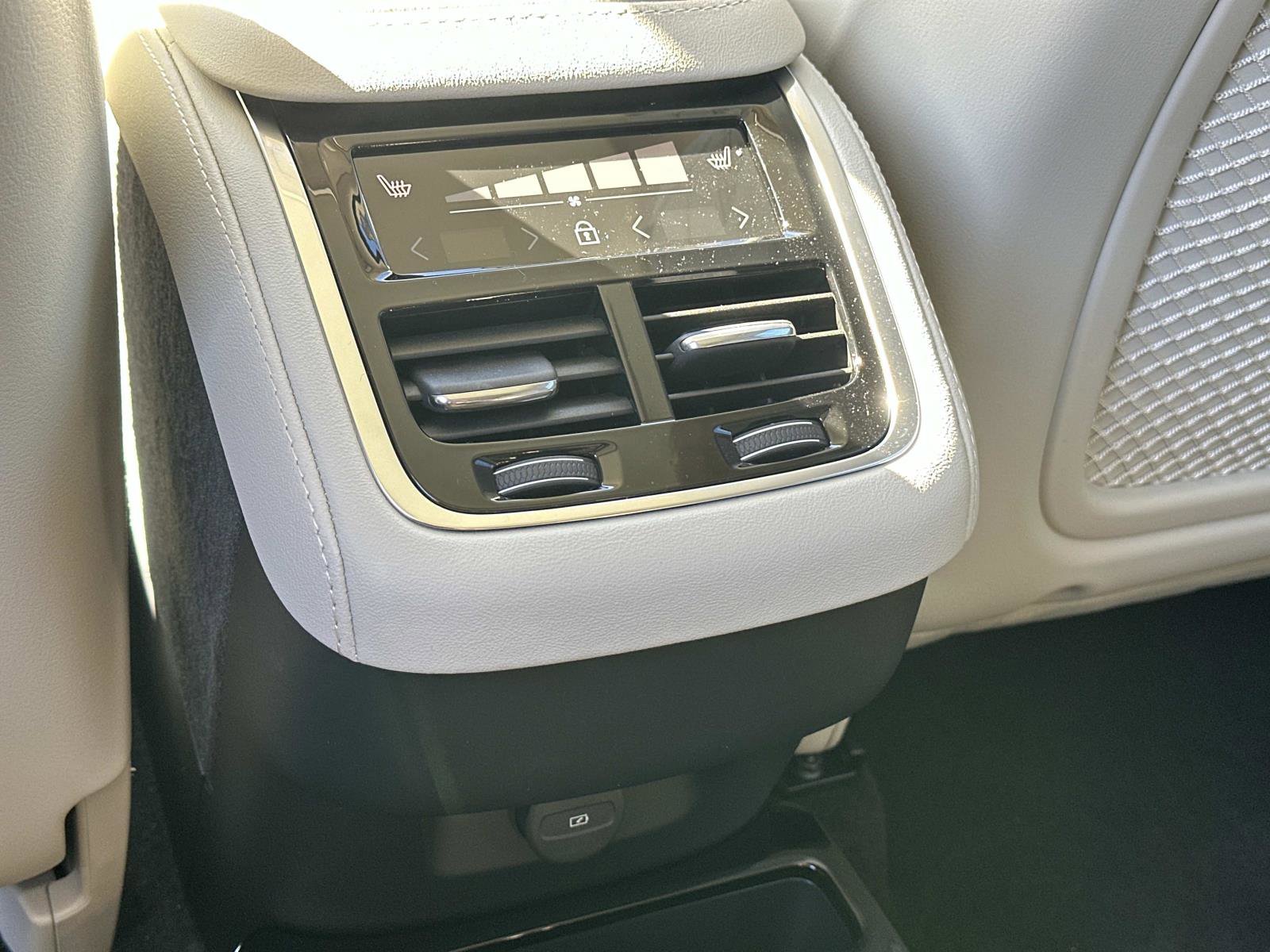 New 2026 Volvo XC90 B6 Ultra AWD/4WD image 10