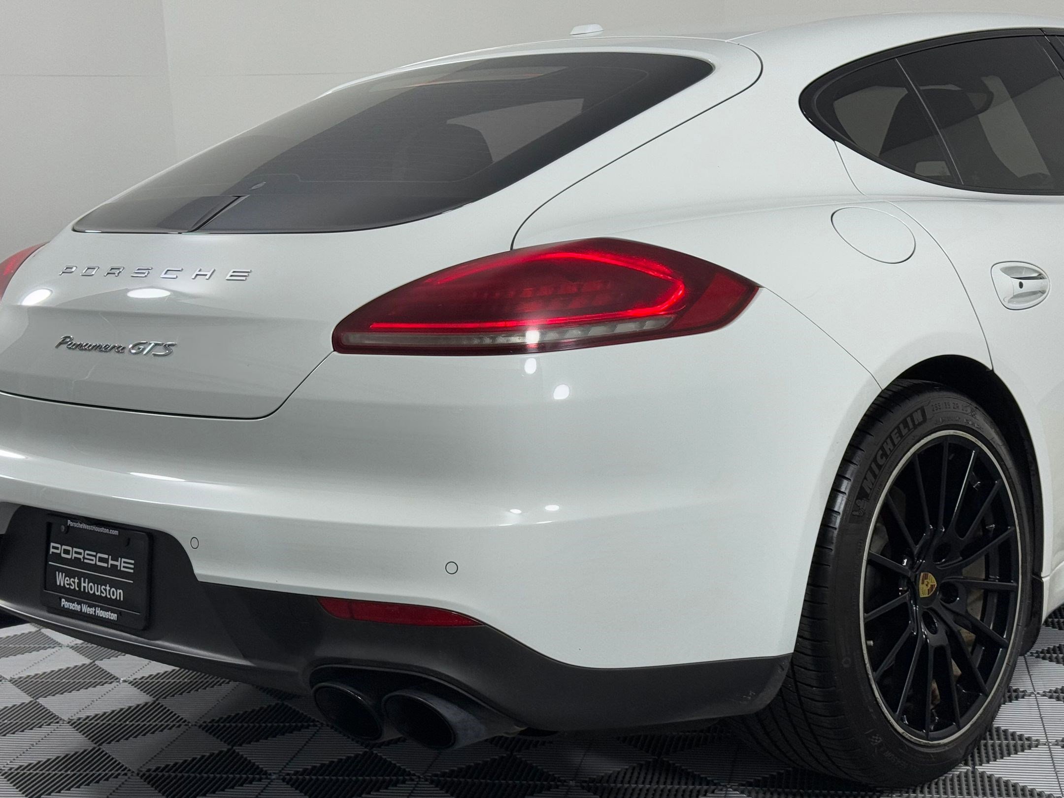 Used 2016 Porsche Panamera GTS image 13