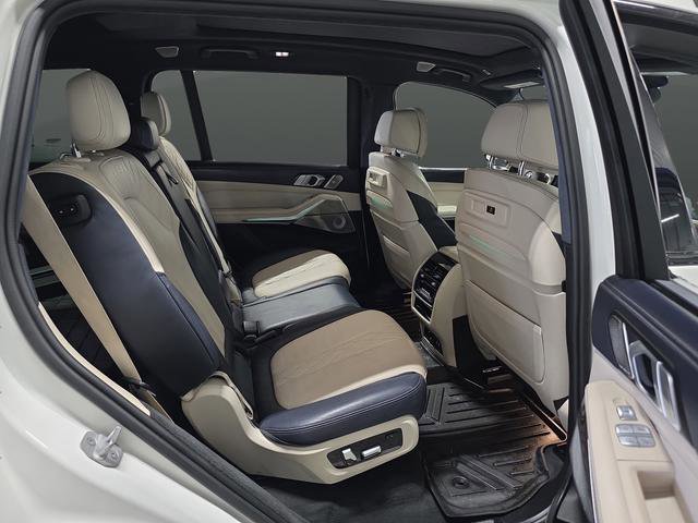 Used 2021 BMW X7 M50i w/ Dynamic Handling Package image 35