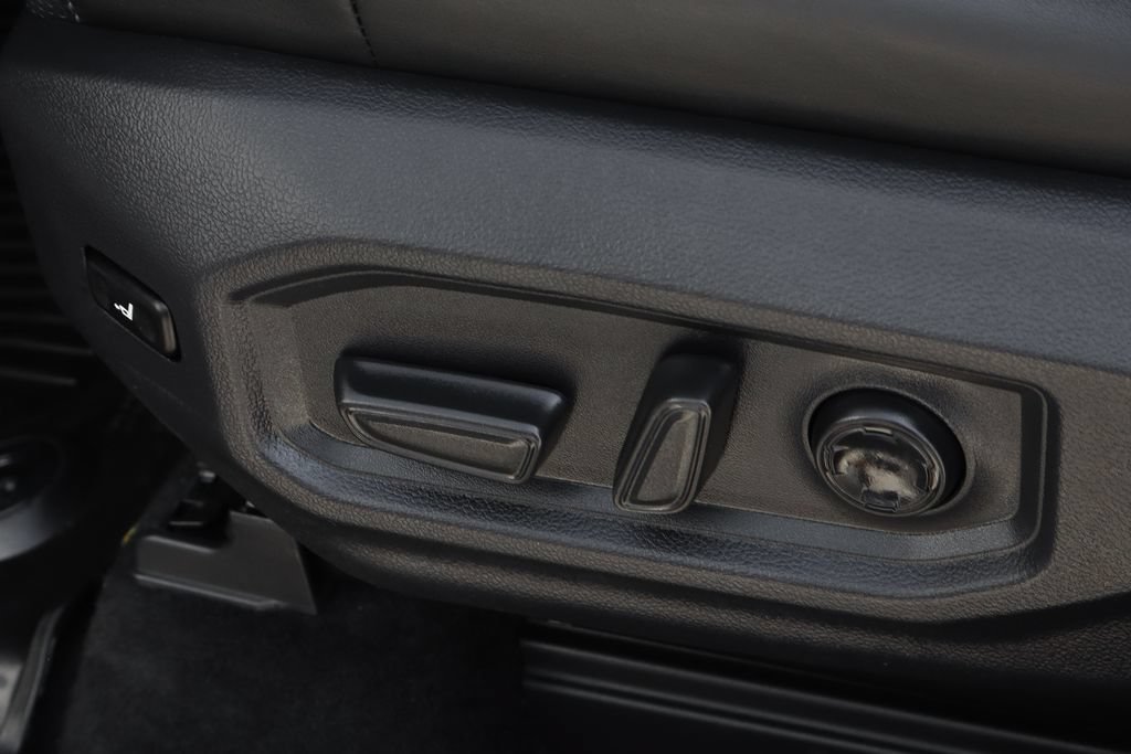 Used 2025 Toyota Tundra Platinum AWD/4WD image 22