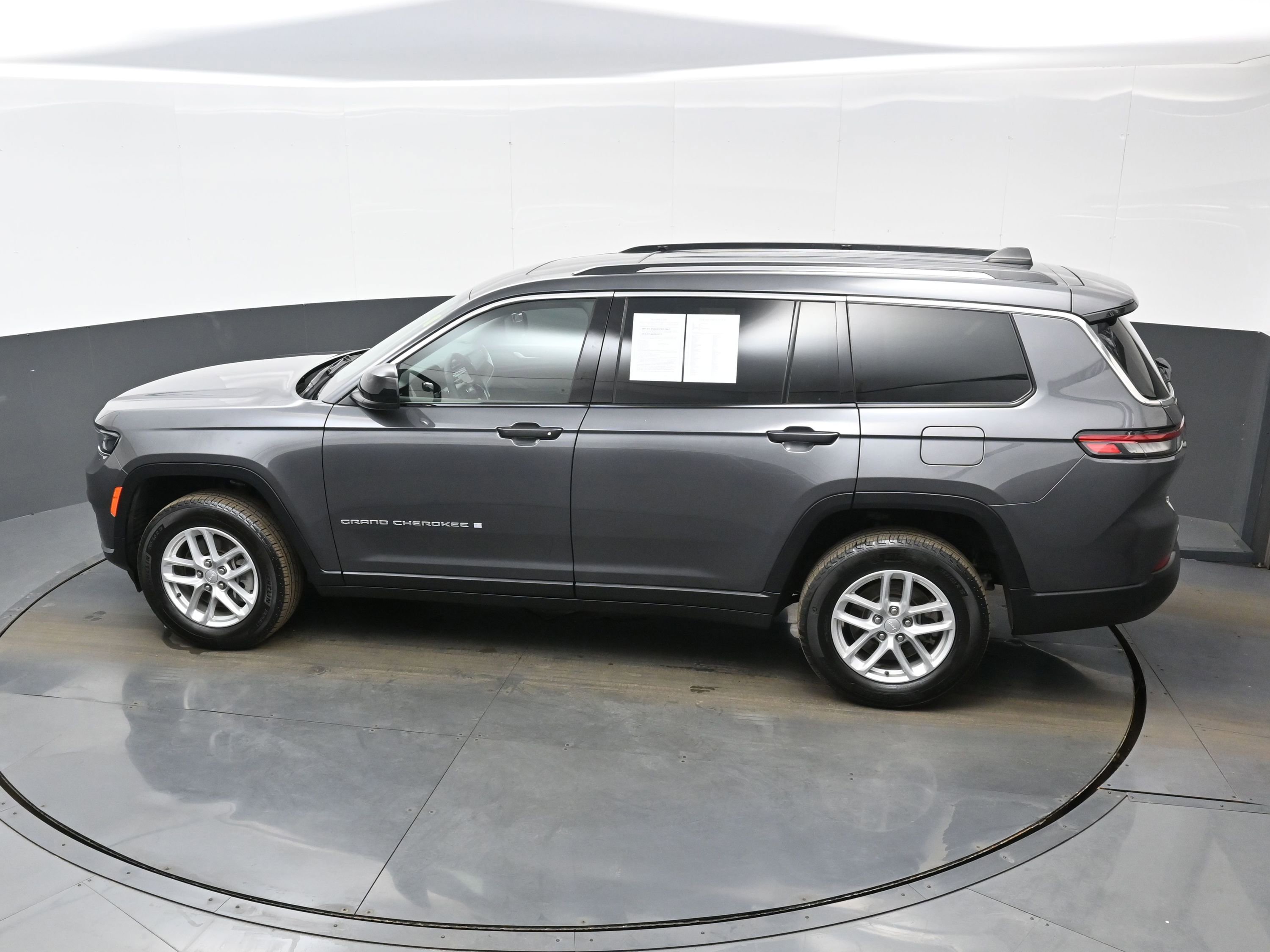 Used 2024 Jeep Grand Cherokee L Laredo w/ Luxury Tech Group I image 35