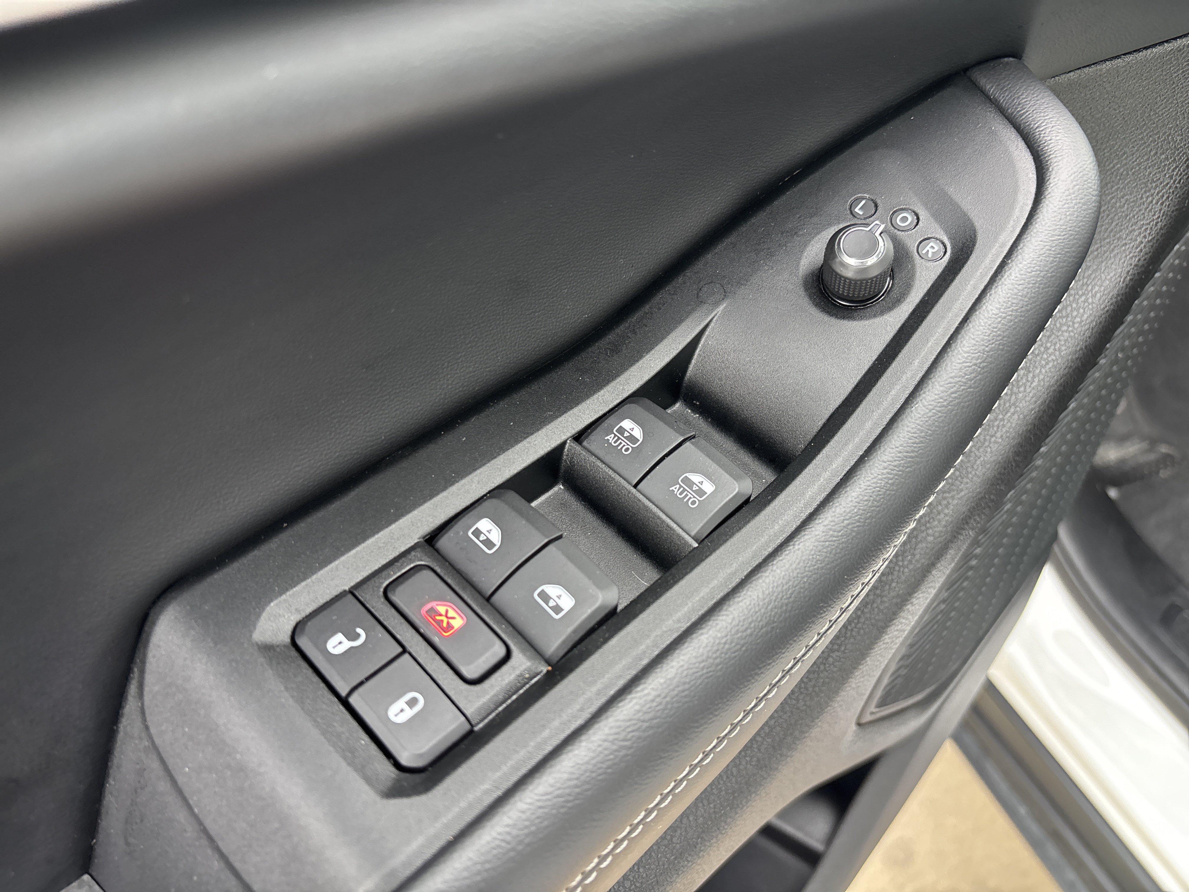 Used 2024 Jeep Grand Cherokee L Limited w/ Black Appearance Package AWD/4WD image 15