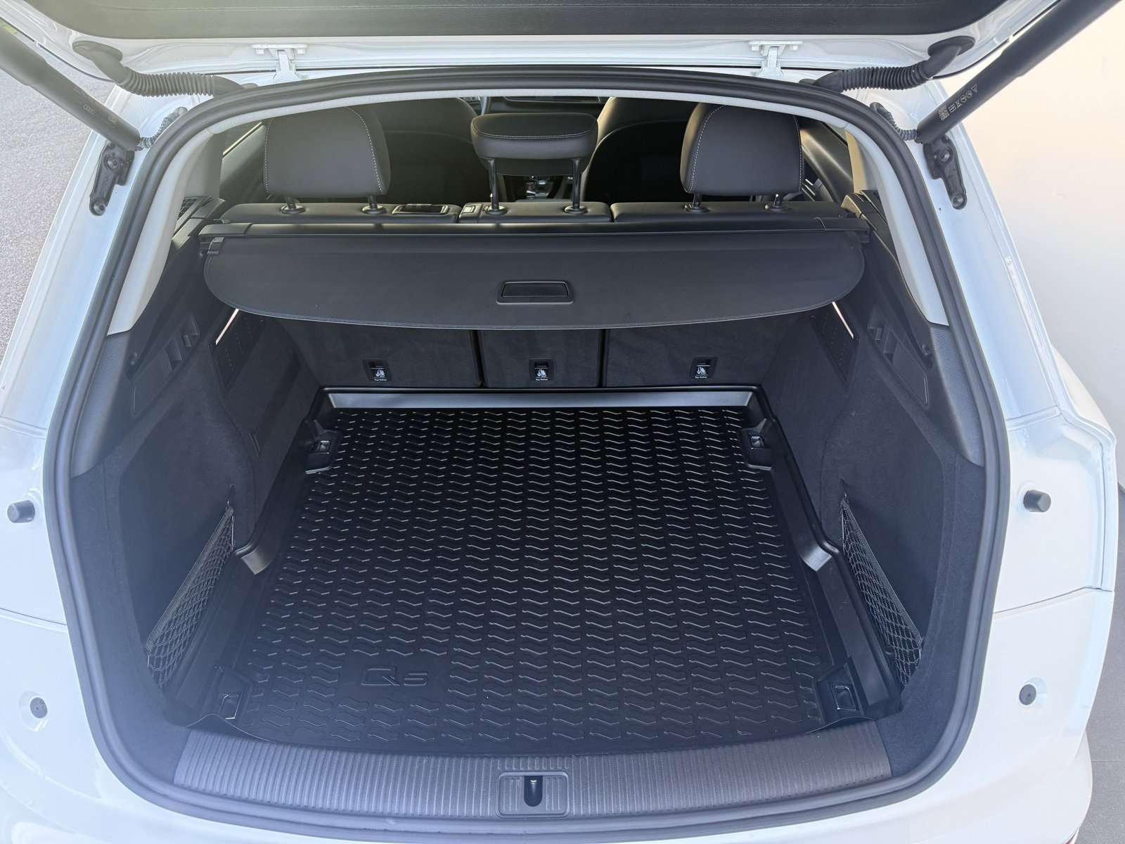 Used 2023 Audi Q5 2.0T Premium w/ Convenience Package image 9