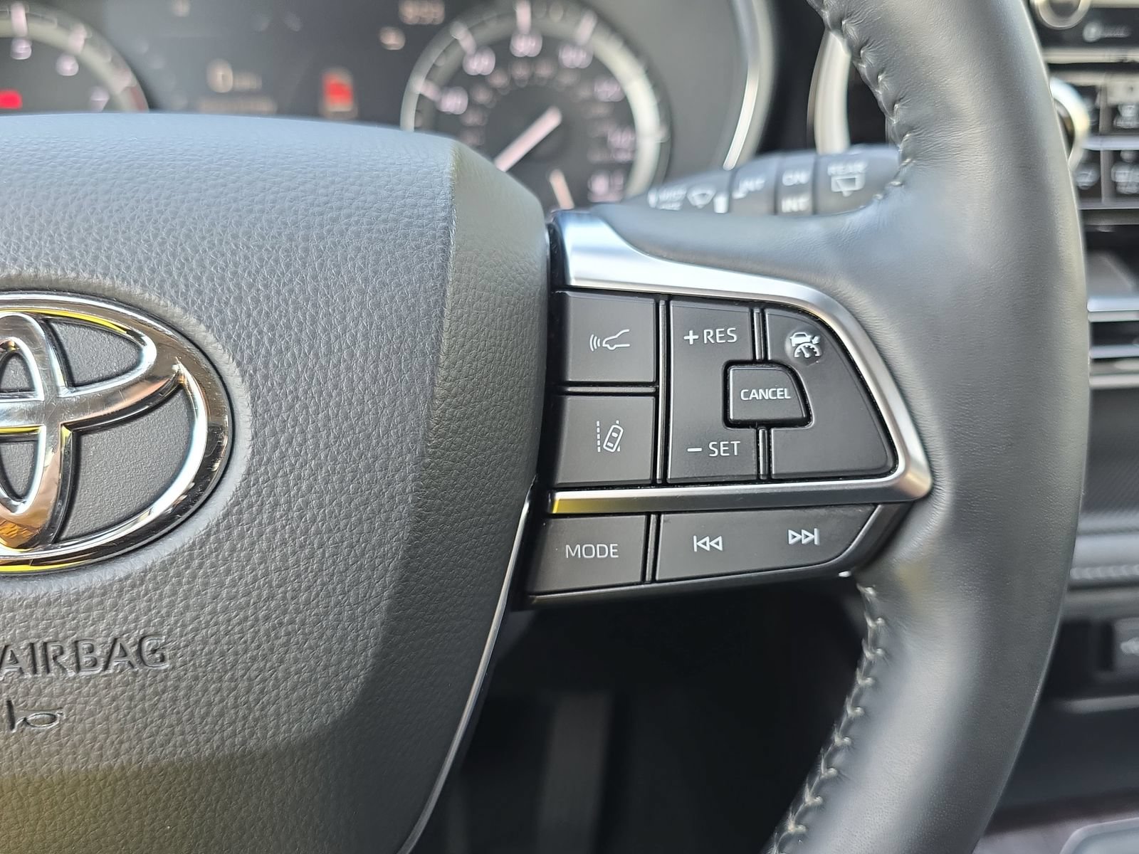 Used 2020 Toyota Highlander Limited FWD image 19