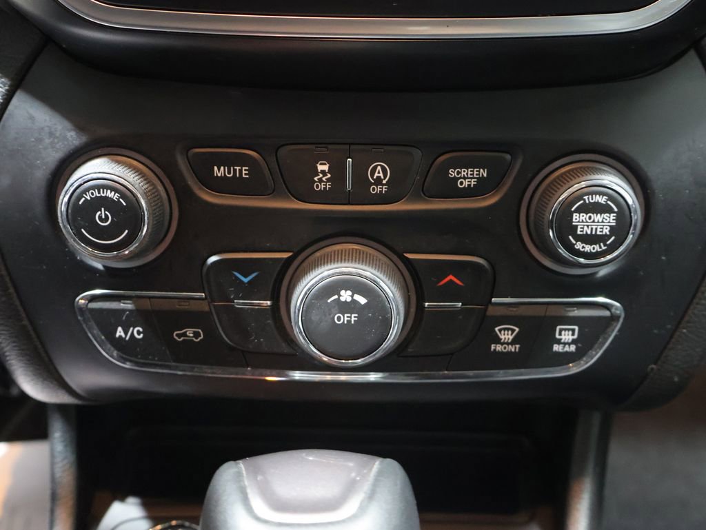 Used 2021 Jeep Cherokee Latitude Lux w/ Trailer Tow Group image 13