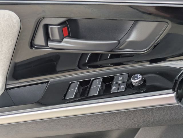 Used 2024 Toyota bZ4X AWD image 25