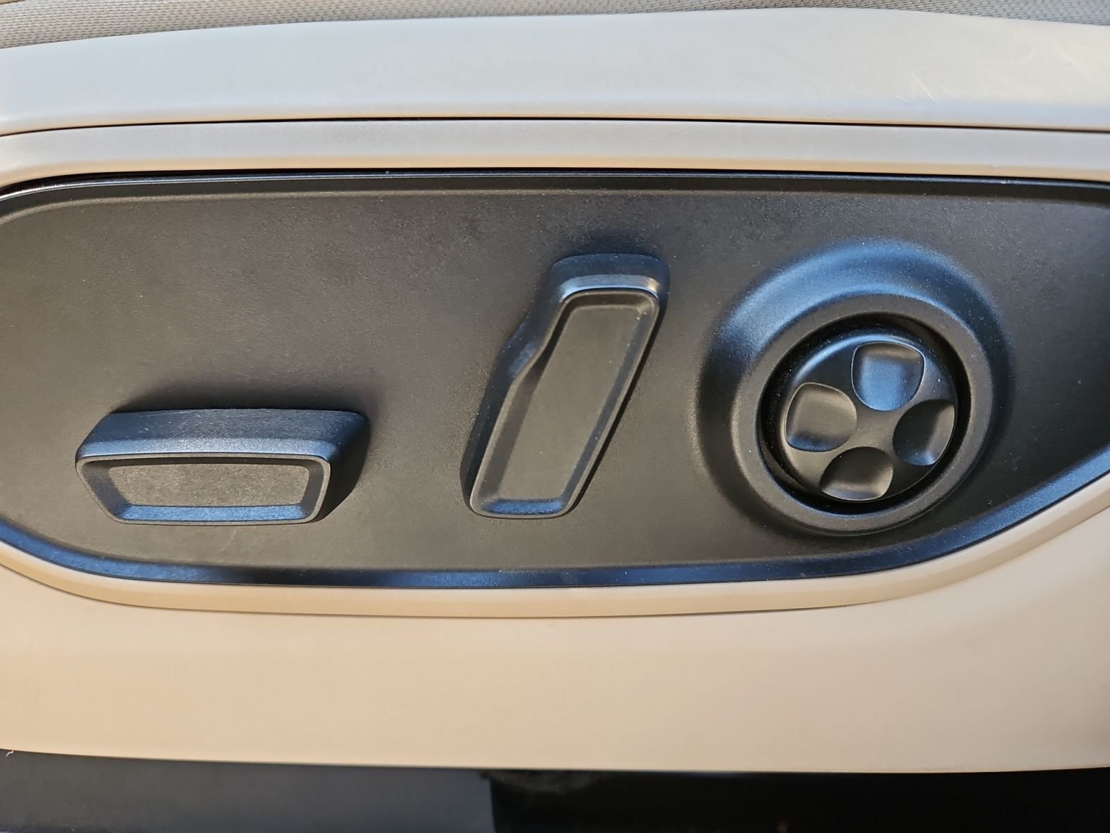 Used 2023 Jeep Grand Cherokee Limited RWD image 20