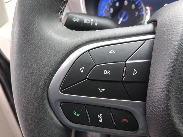 Used 2024 Chrysler Pacifica Touring-L image 18