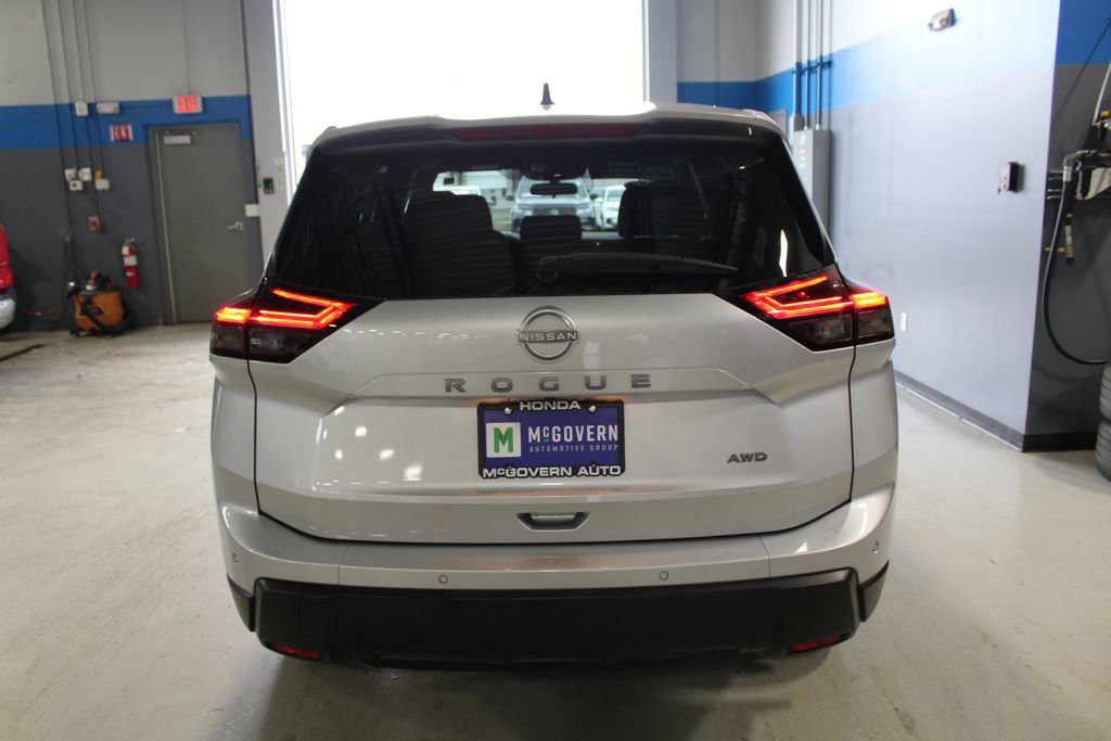 Used 2025 Nissan Rogue S AWD/4WD image 36