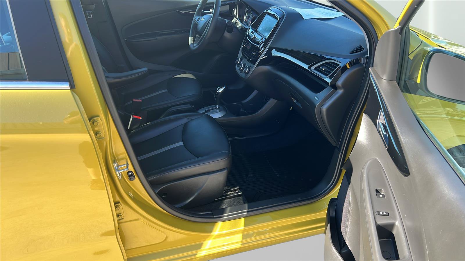 Used 2022 Chevrolet Spark LT FWD image 13