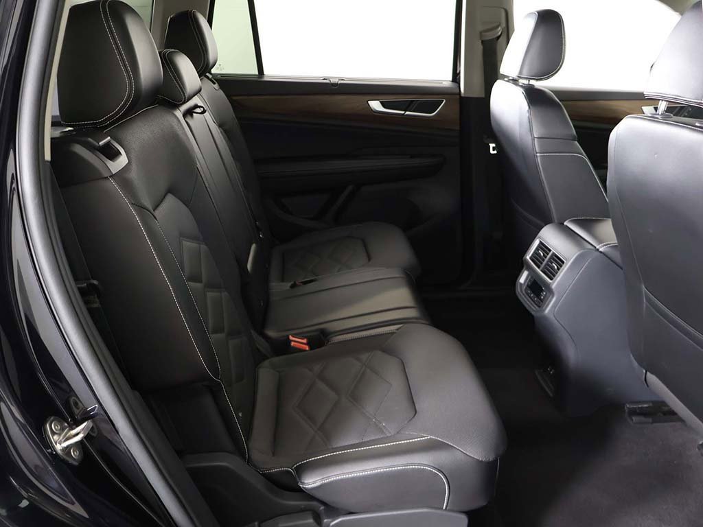 Used 2024 Volkswagen Atlas SE image 35