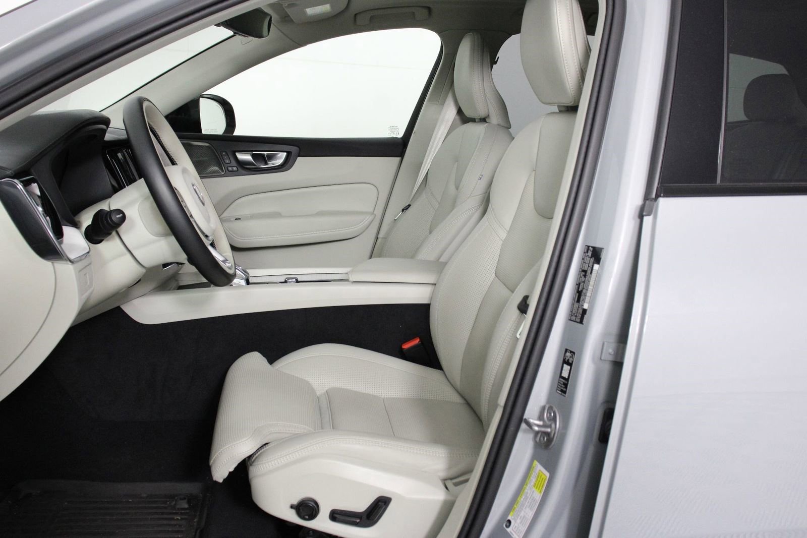 Certified 2026 Volvo XC60 B5 Ultra w/ Protection Package Premier AWD/4WD image 31