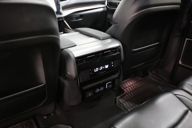 Used 2025 Jeep Wagoneer 4WD w/ Premium Group I image 34
