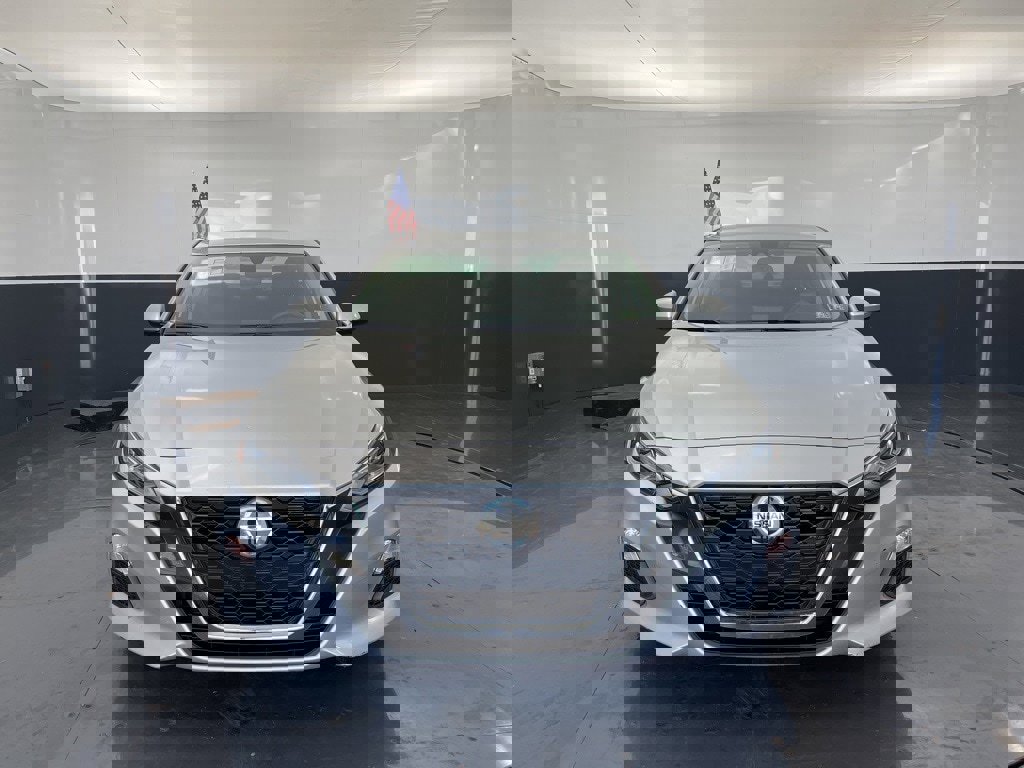 Used 2022 Nissan Altima 2.5 SV image 2