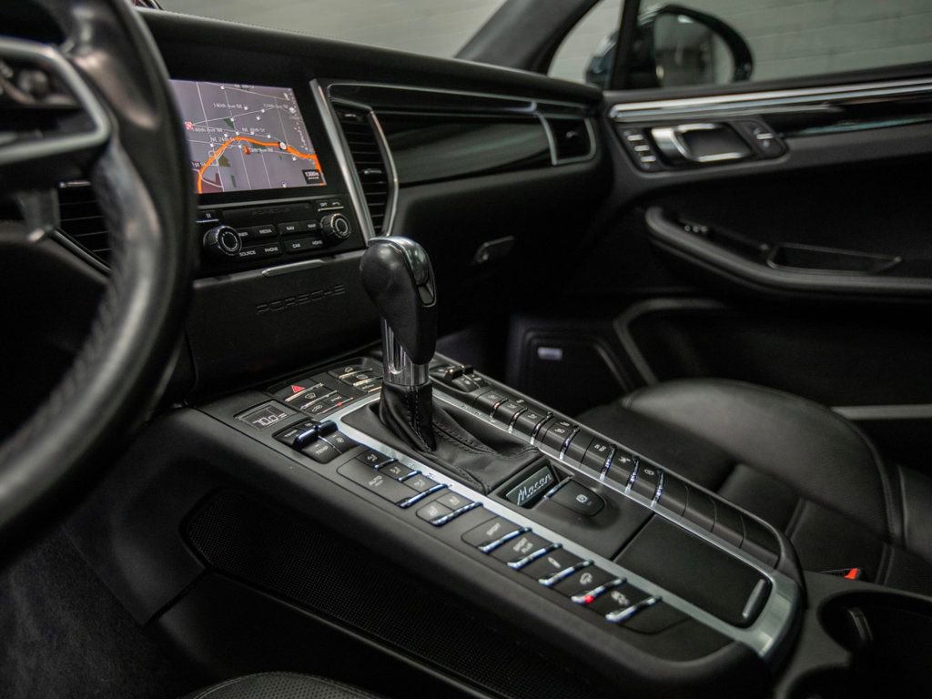 Used 2017 Porsche Macan Turbo AWD/4WD image 26