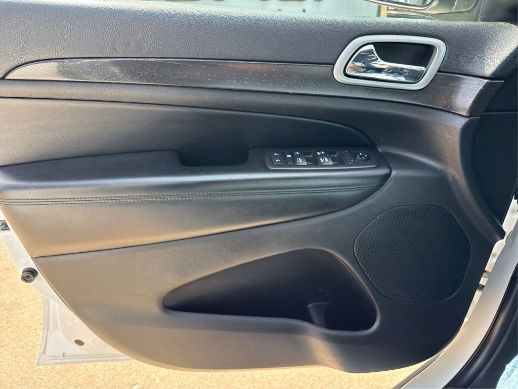 Used 2018 Jeep Grand Cherokee Laredo image 29