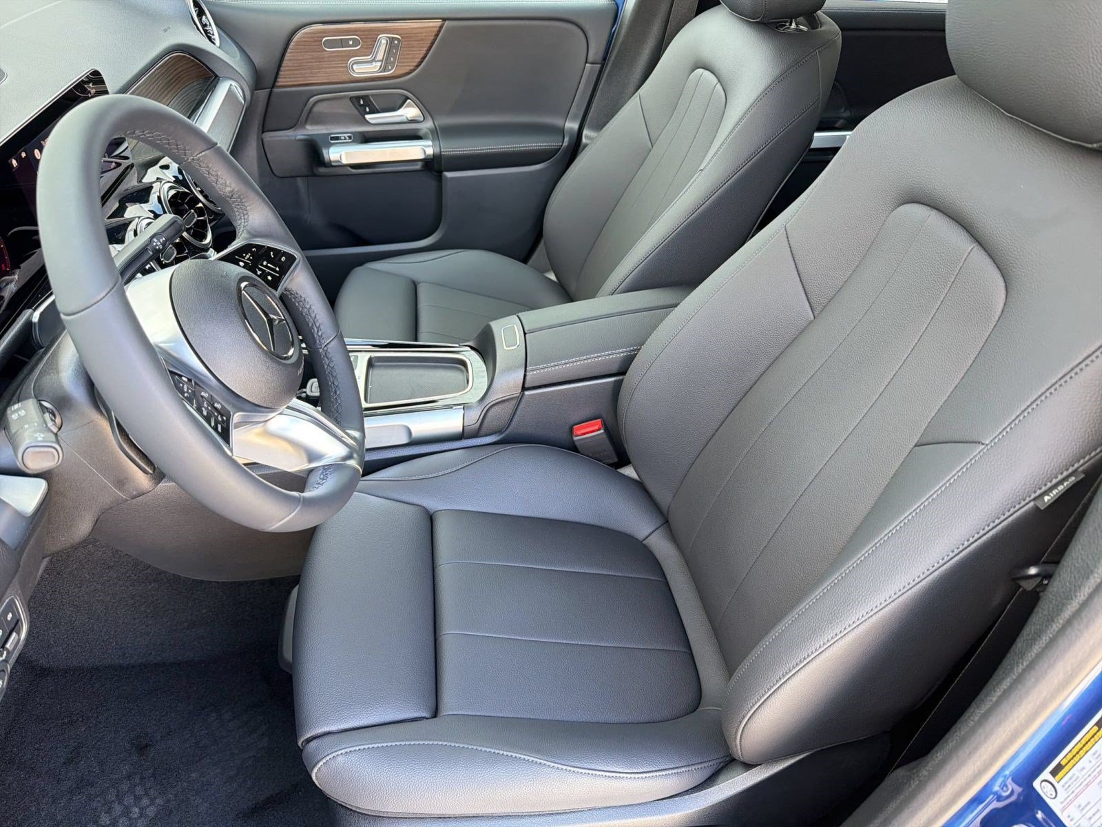 Used 2026 Mercedes-Benz GLB 250 image 4