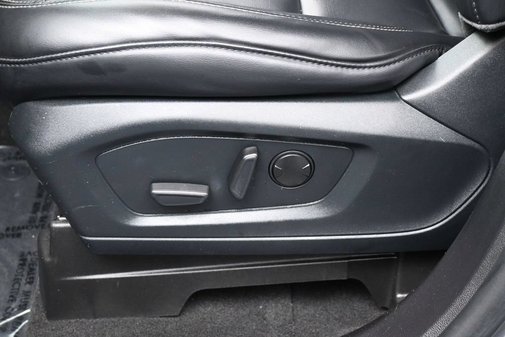 Used 2021 Ford Explorer XLT w/ Equipment Group 202A RWD image 12