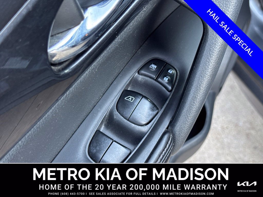 Used 2017 Nissan Rogue SV AWD/4WD image 12