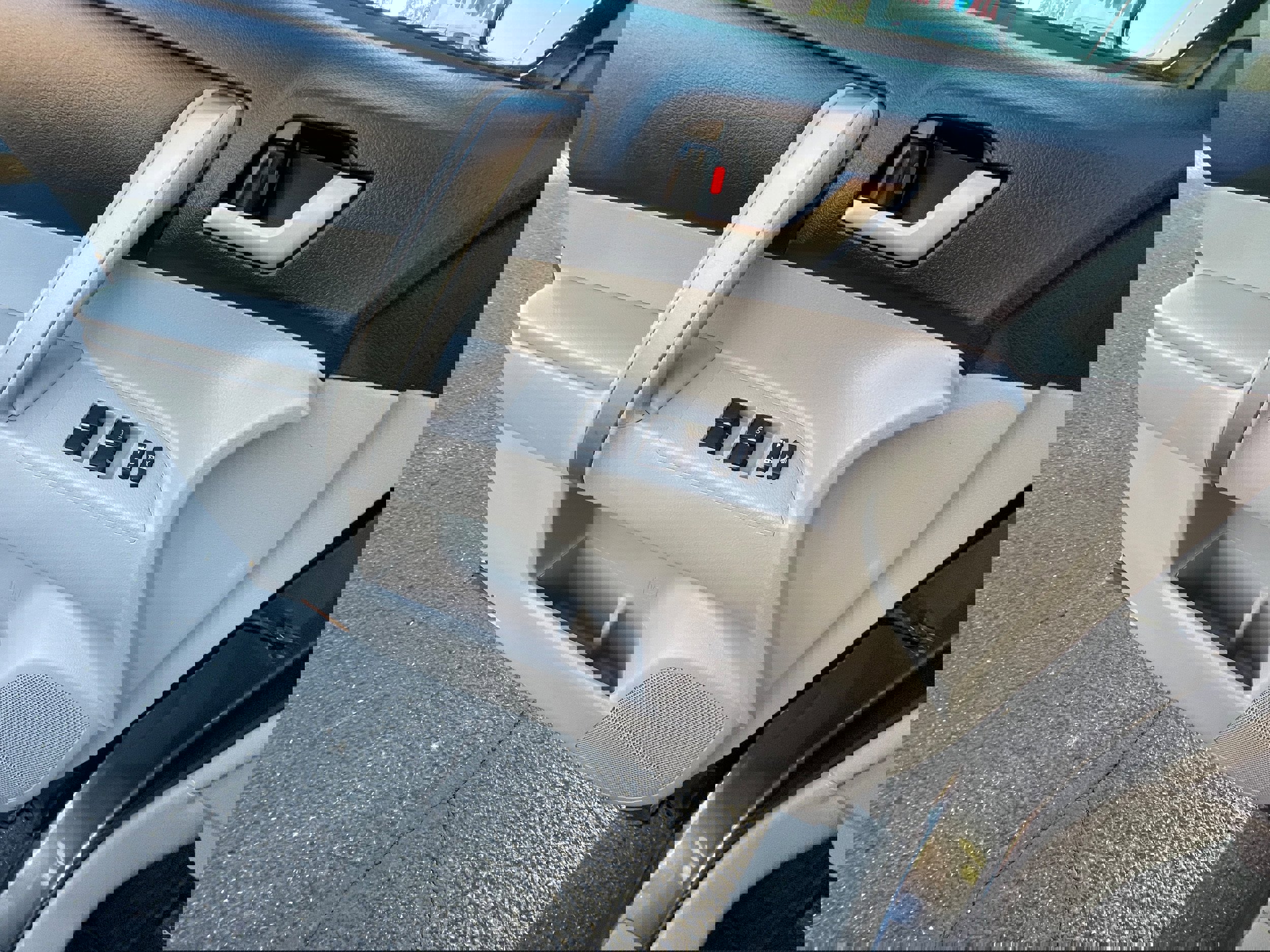 Used 2013 Toyota Highlander SE image 12