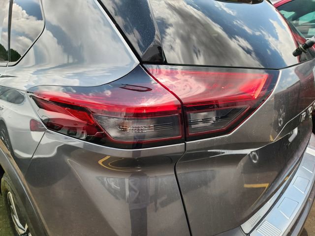 Used 2024 Nissan Rogue SL w/ SL Premium Package FWD image 7