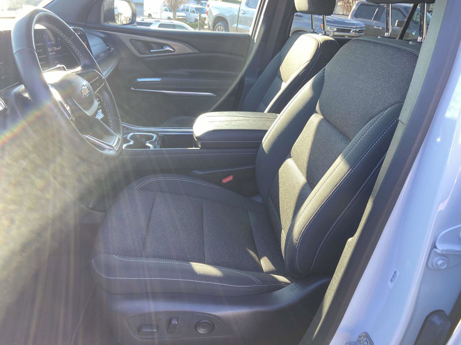 Certified 2025 Chevrolet Traverse LT image 6