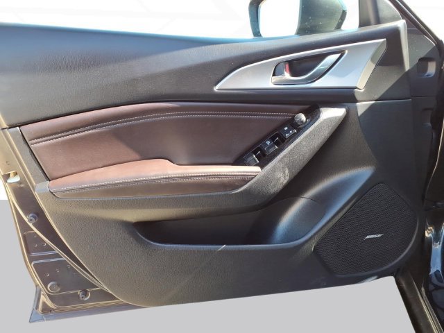 Used 2018 MAZDA MAZDA3 Touring FWD image 10