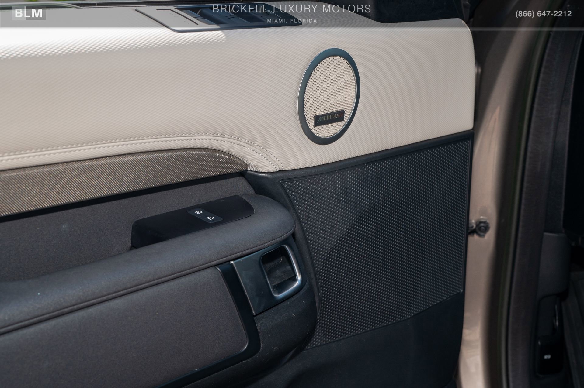 Used 2023 Land Rover Discovery S R-Dynamic image 61