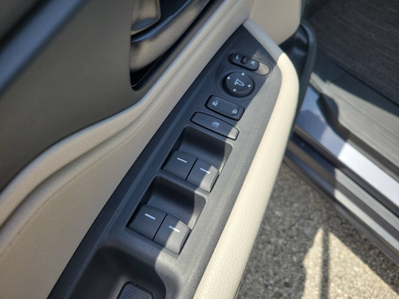 Used 2025 Honda Odyssey EX-L image 14