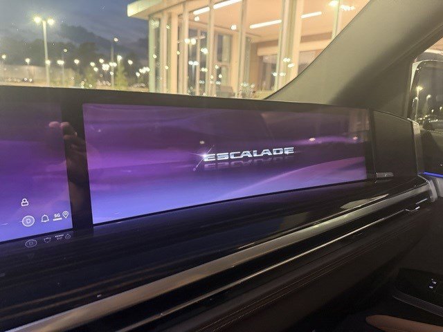 Used 2025 Cadillac Escalade Premium Luxury image 21