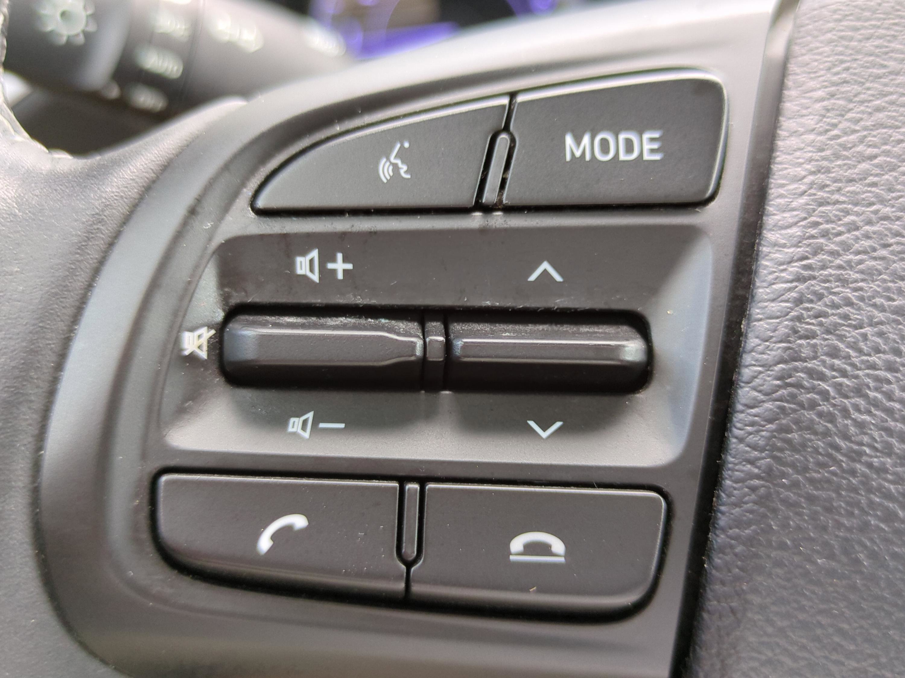 Certified 2021 Hyundai Venue SEL image 20