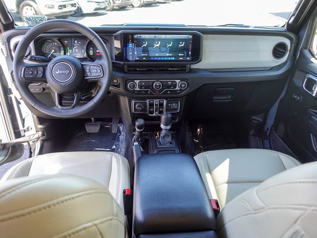Used 2024 Jeep Wrangler Unlimited image 25