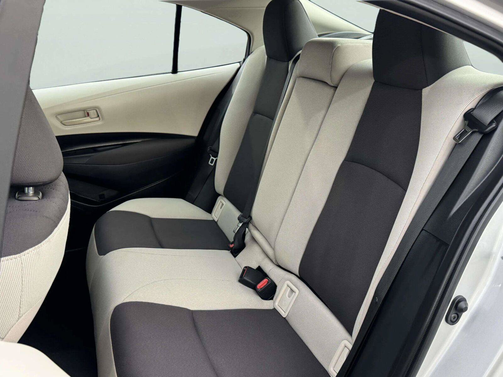 Used 2025 Toyota Corolla LE FWD image 36