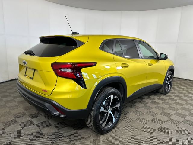 Used 2025 Chevrolet Trax RS w/ Sunroof Package image 3