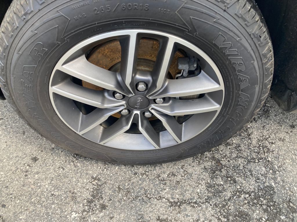 Used 2021 Jeep Grand Cherokee Limited image 35