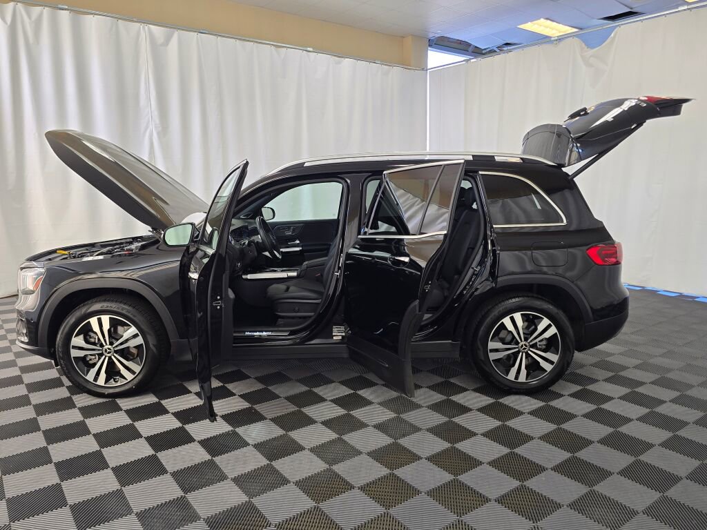 Used 2025 Mercedes-Benz GLB 250 4MATIC image 12