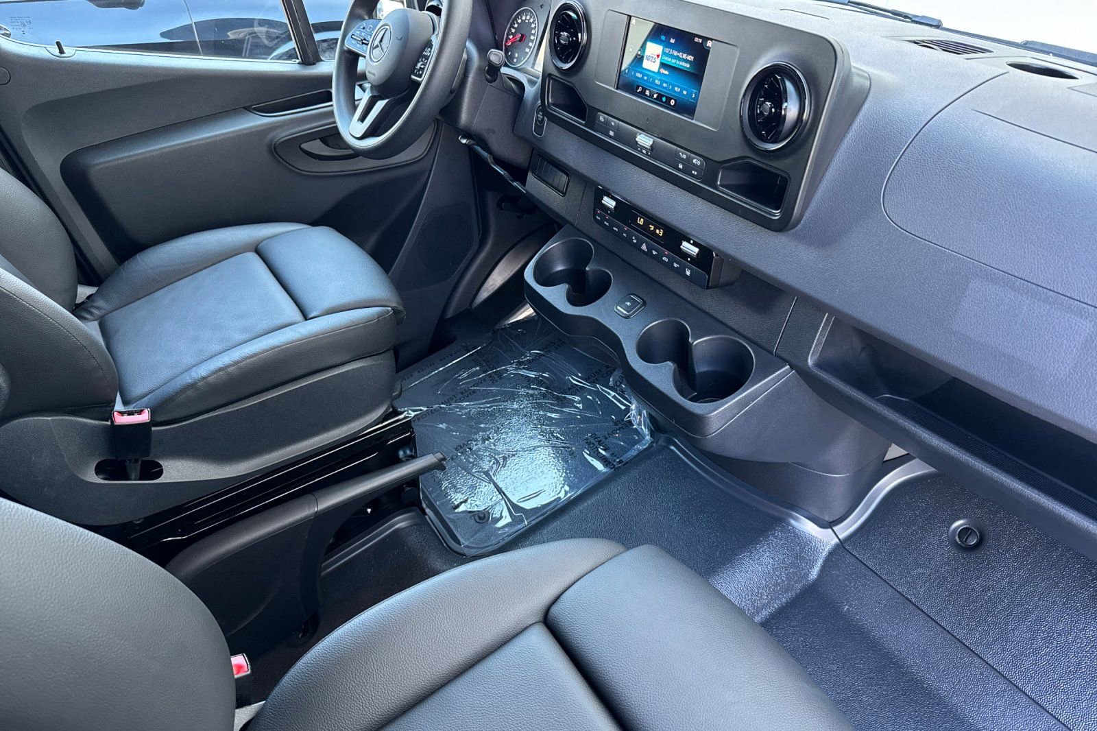 Used 2024 Mercedes-Benz Sprinter 2500 image 18