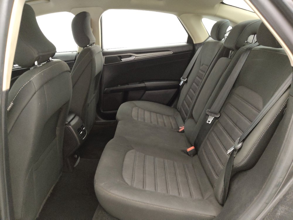 Used 2019 Ford Fusion SE FWD image 18