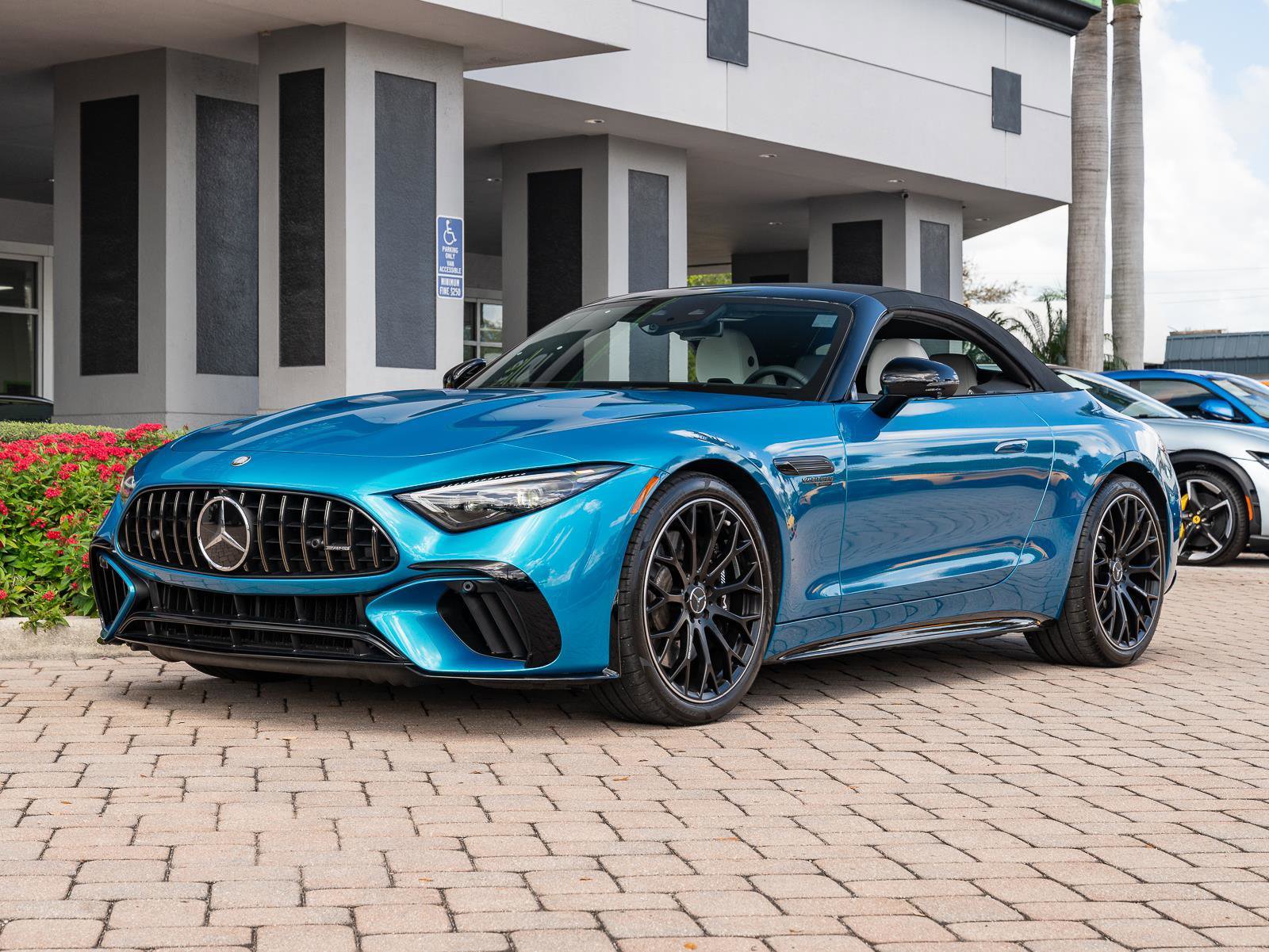 Used 2024 Mercedes-Benz SL 63 AMG 4MATIC image 37