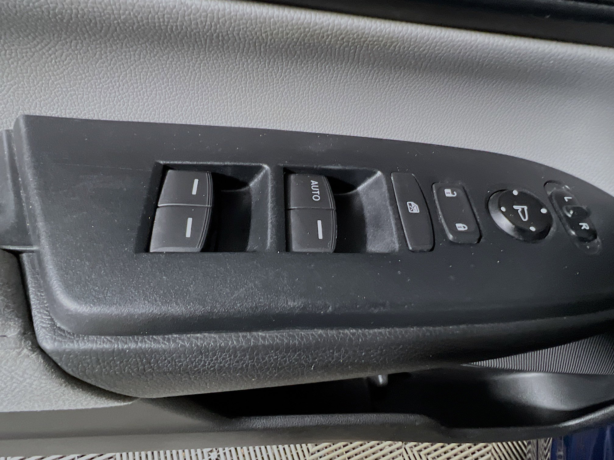 Used 2019 Honda CR-V LX image 18