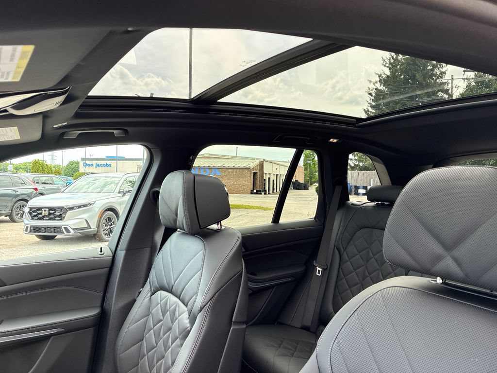 New 2026 BMW X5 xDrive50e w/ M Sport Package AWD/4WD image 17