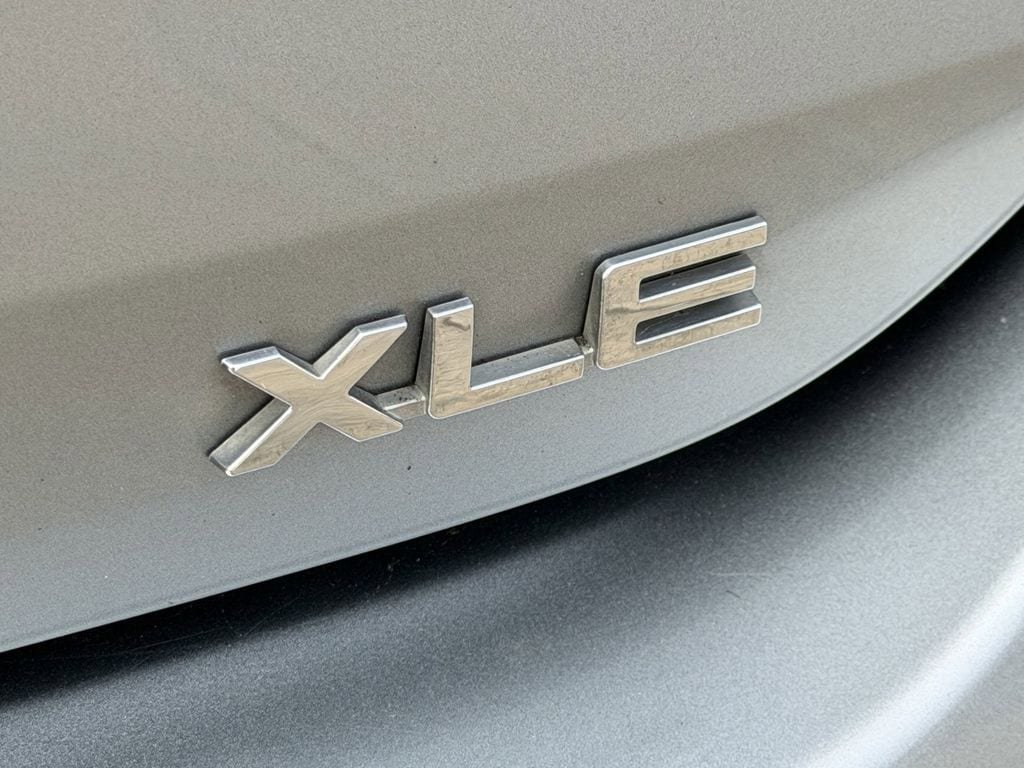 Used 2020 Toyota Highlander XLE FWD image 11