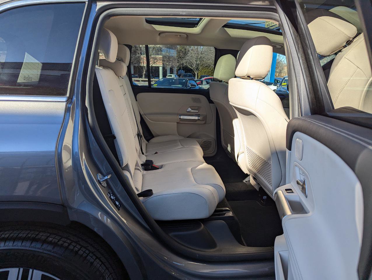 Used 2022 Mercedes-Benz EQB 300 4MATIC image 44