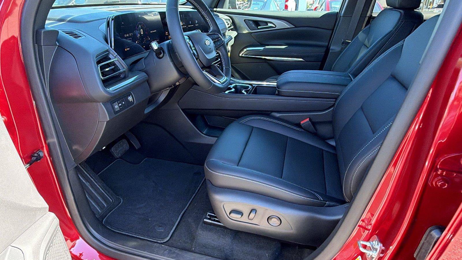 New 2027 Chevrolet Traverse LT w/ Driver Confidence Package FWD image 17
