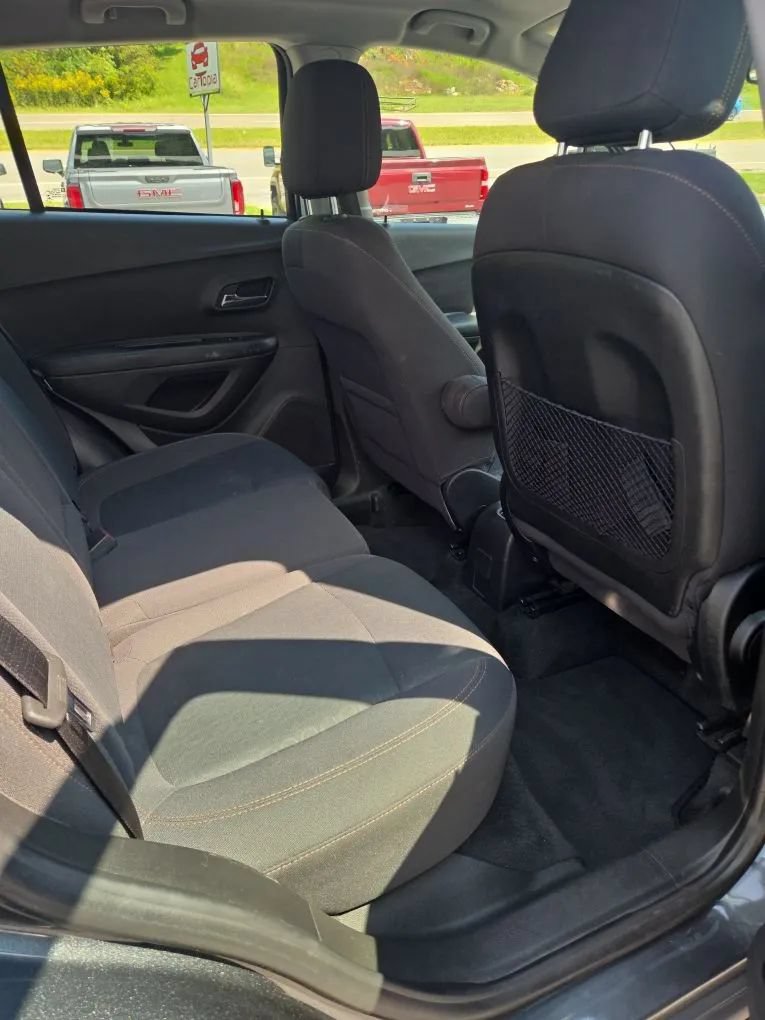 Used 2019 Chevrolet Trax LS w/ LPO, Protection Package AWD/4WD image 11