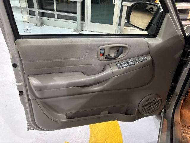 Used 2004 Chevrolet Blazer LS w/ Preferred Equipment Group AWD/4WD image 15