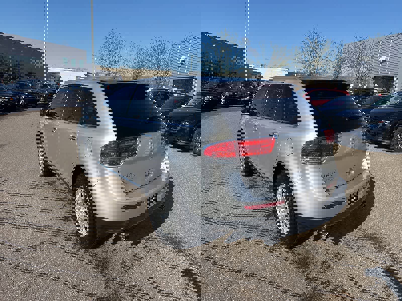 Used 2011 Lincoln MKX AWD image 7