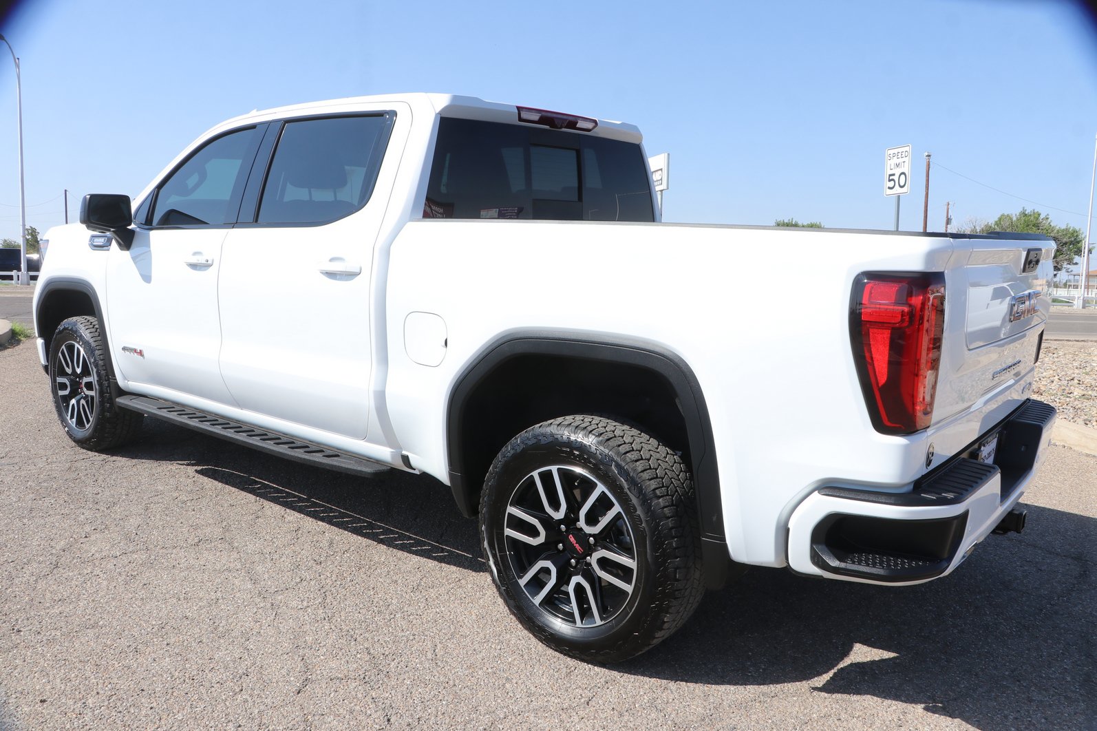 Used 2025 GMC Sierra 1500 AT4 w/ AT4 Premium Package AWD/4WD image 5